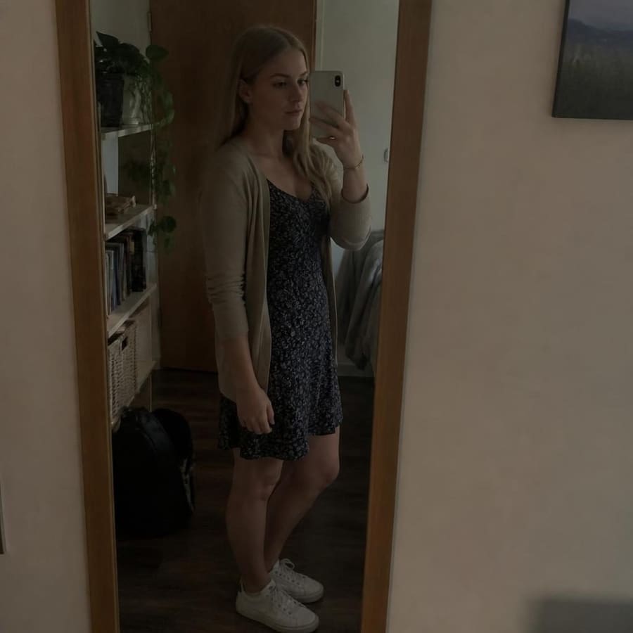 Carla, 19, Ahlen