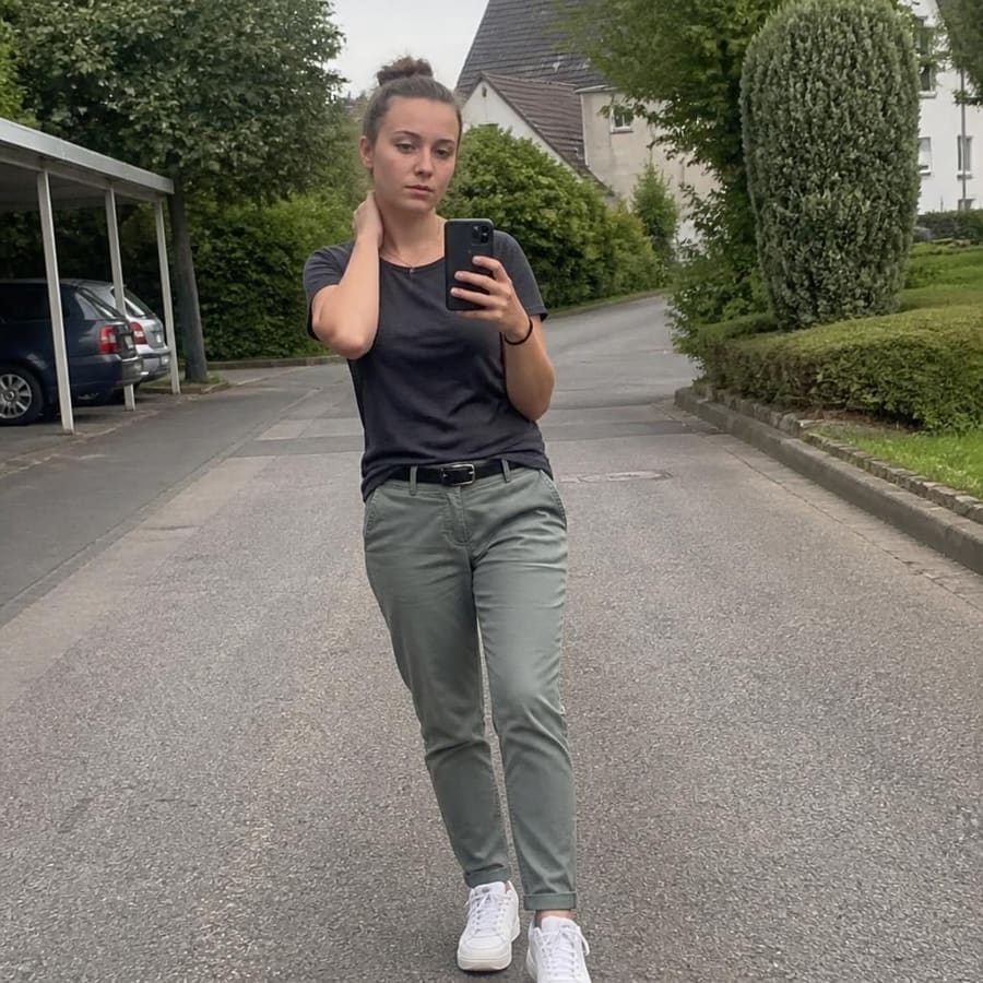 Annelies, 18, Alsdorf