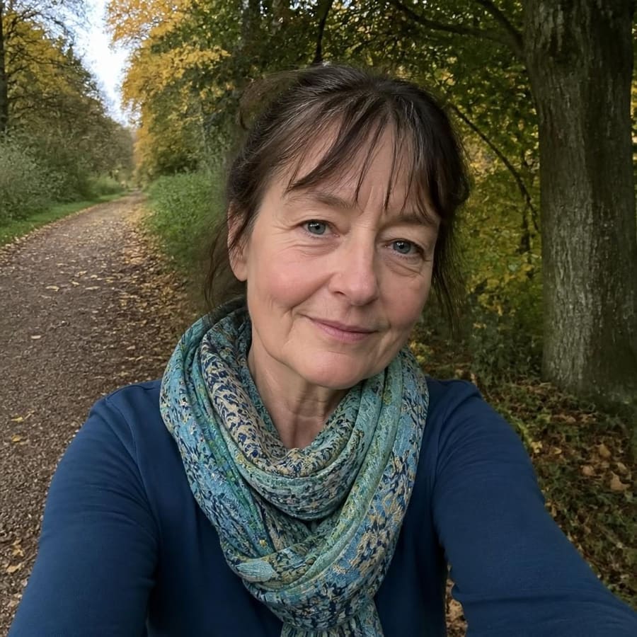 Amira, 60, Berlin