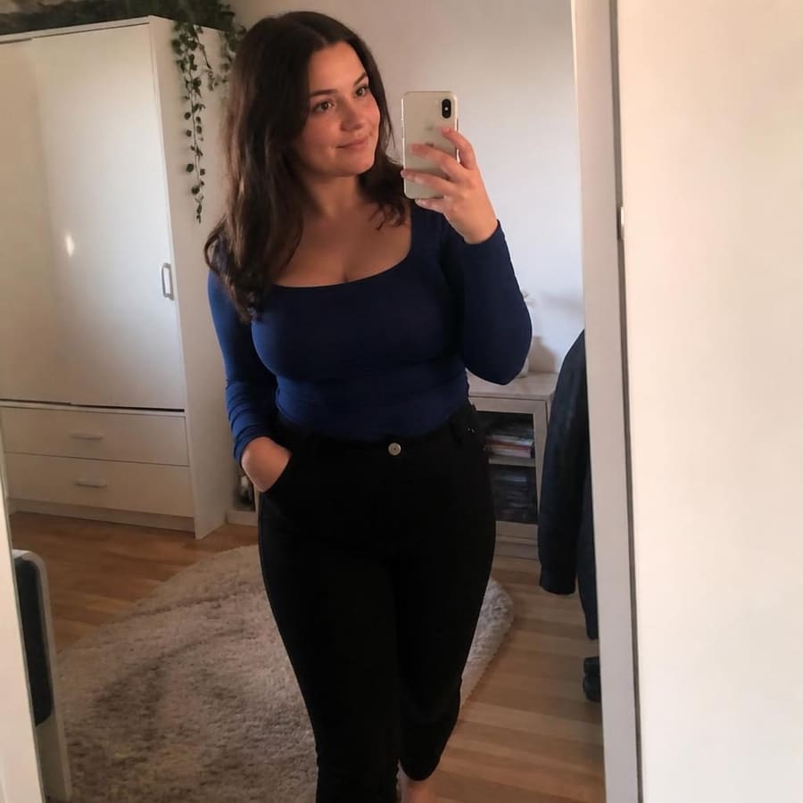 Rosa, 20, Erkrath