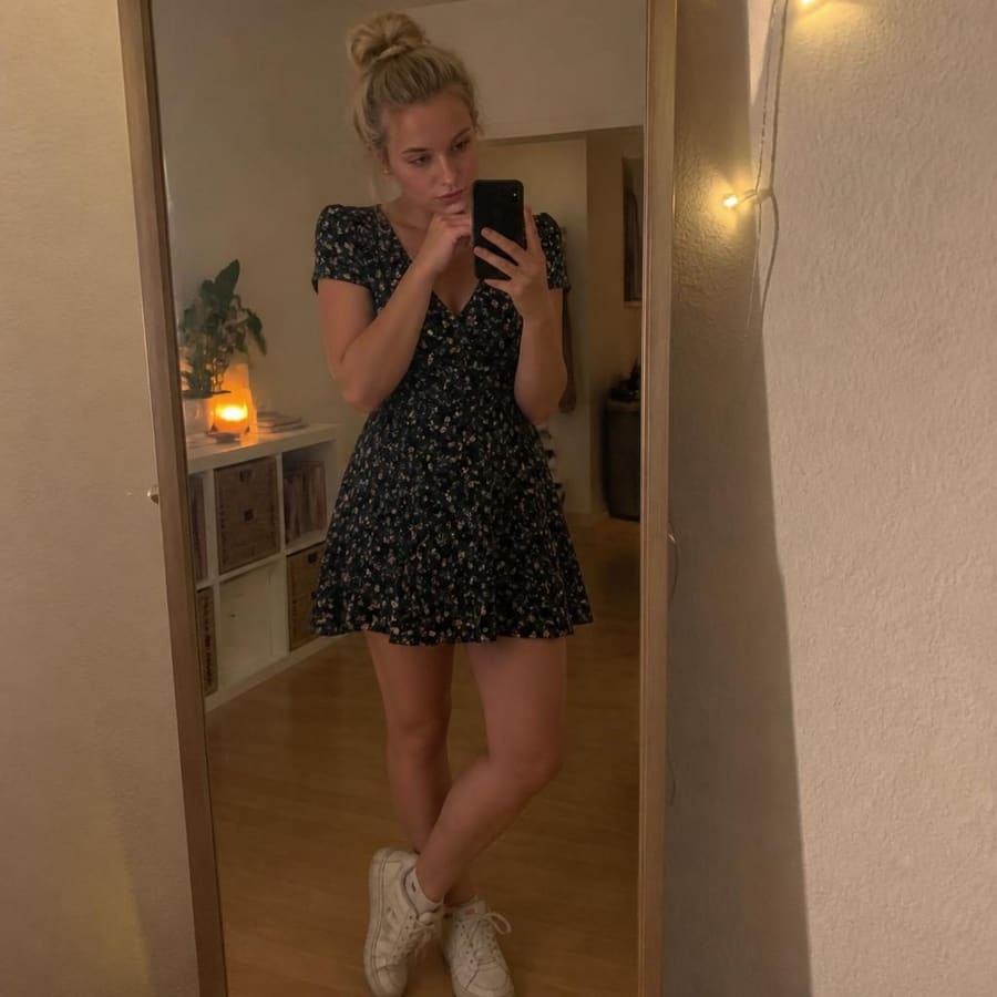 Monika, 19, Düsseldorf