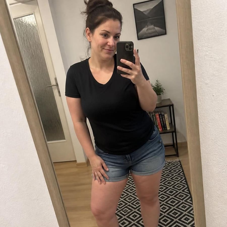 Elif, 32, Leverkusen